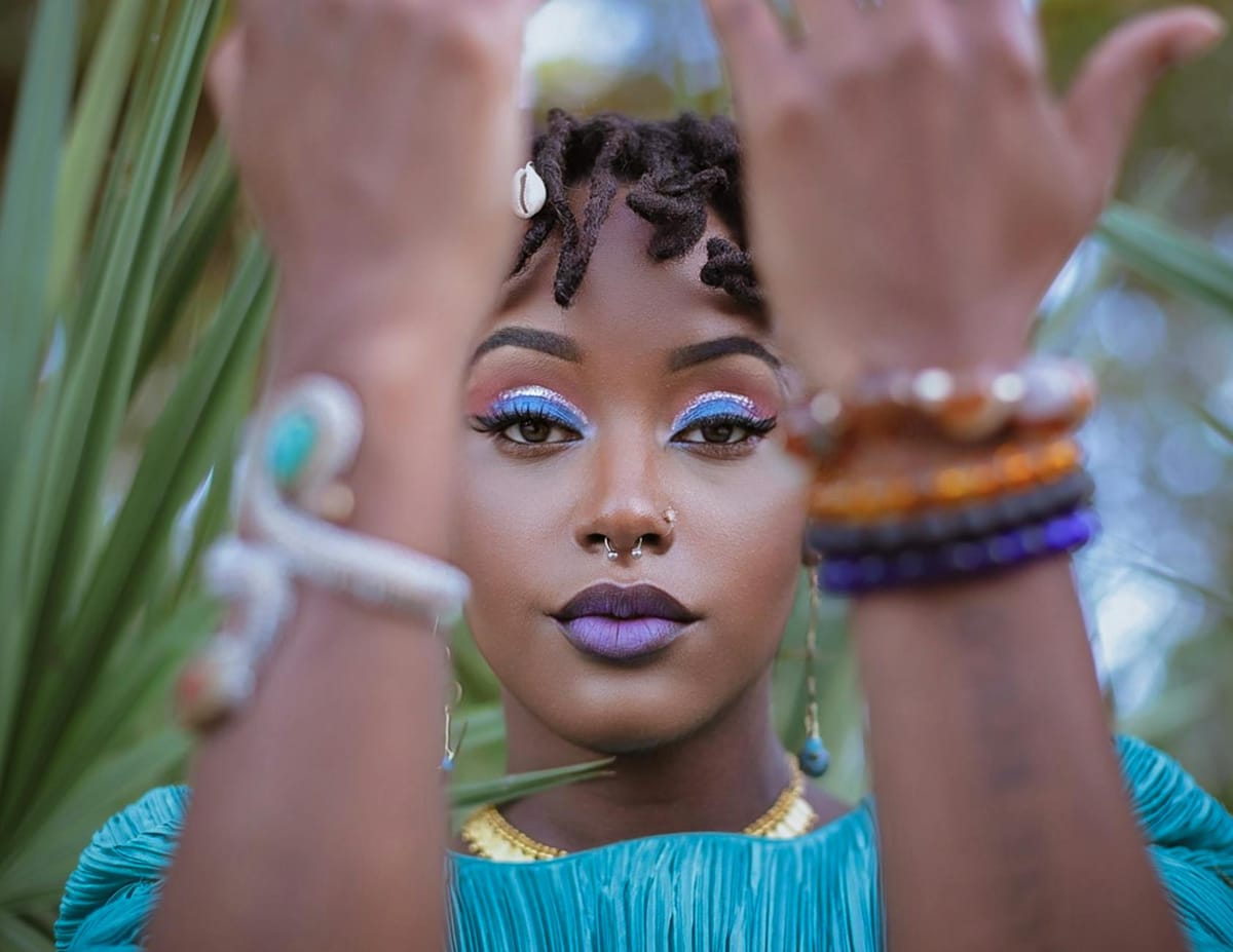 Aquarius Rising: Your Ascendant, Originality, and Unconventional Presence