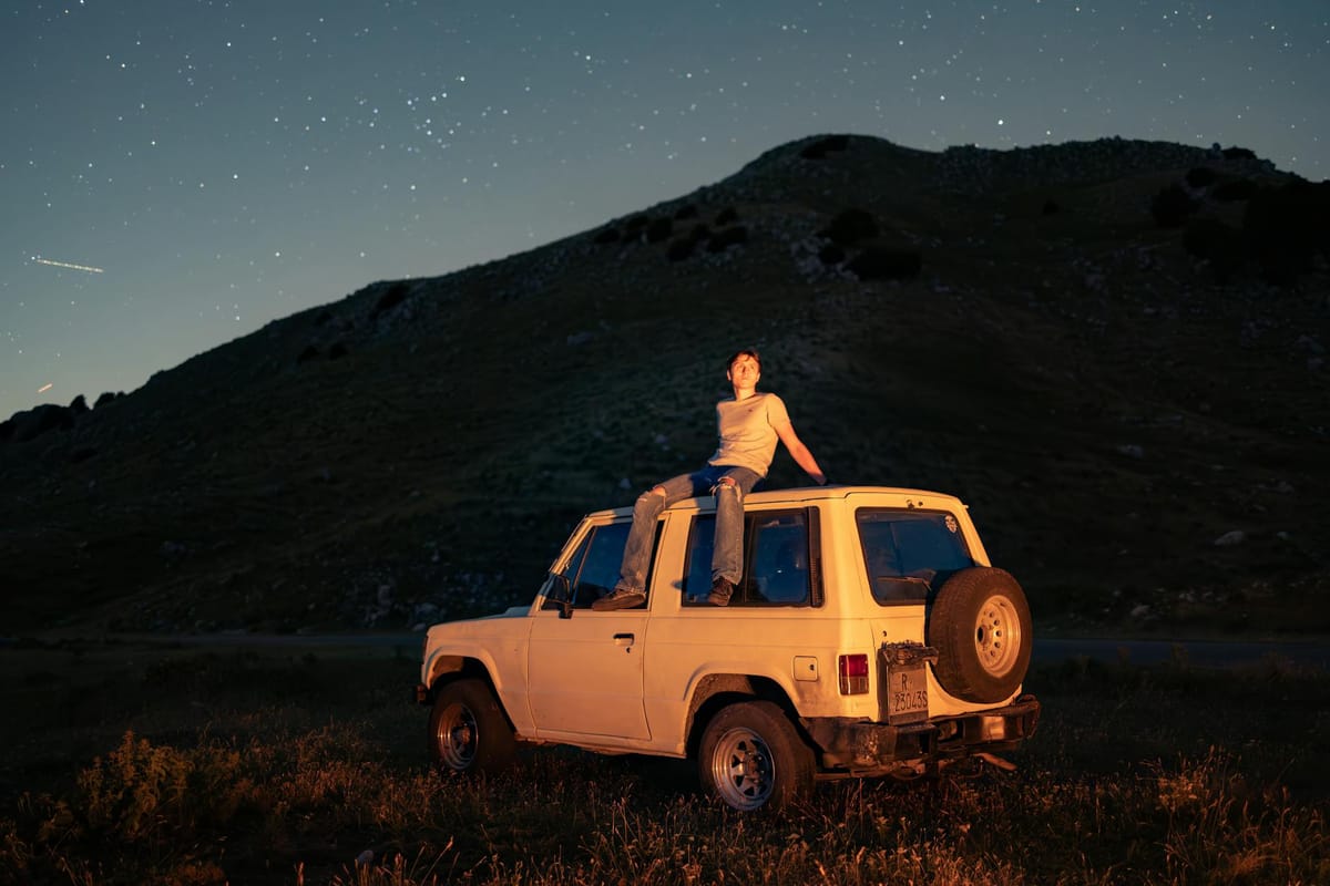 Sagittarius Rising: Your Ascendant, Optimism, and Adventurous Energy