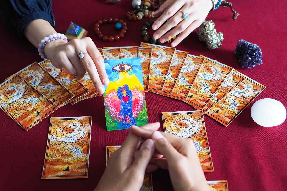 You are currently viewing Meanings of the 11 Most Common Astrology Cards